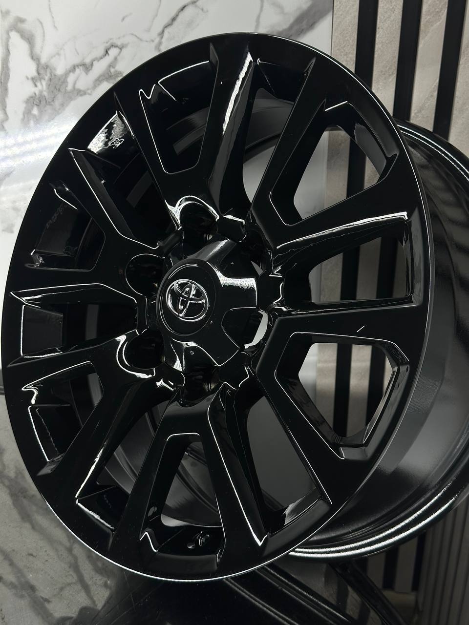 Top Grade Toyota H843F 7.5x17/6x139.7 D106.1 ET25 4 диска черный