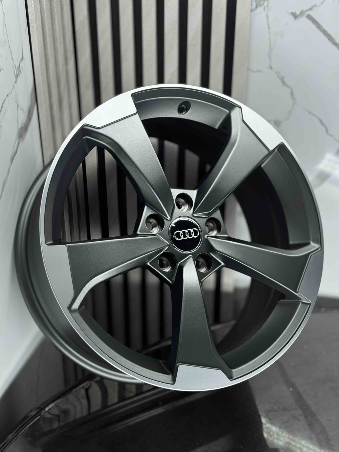 Top Grade audi 3287f 8x18/5x112 D66.45 ET40 4 диска графит