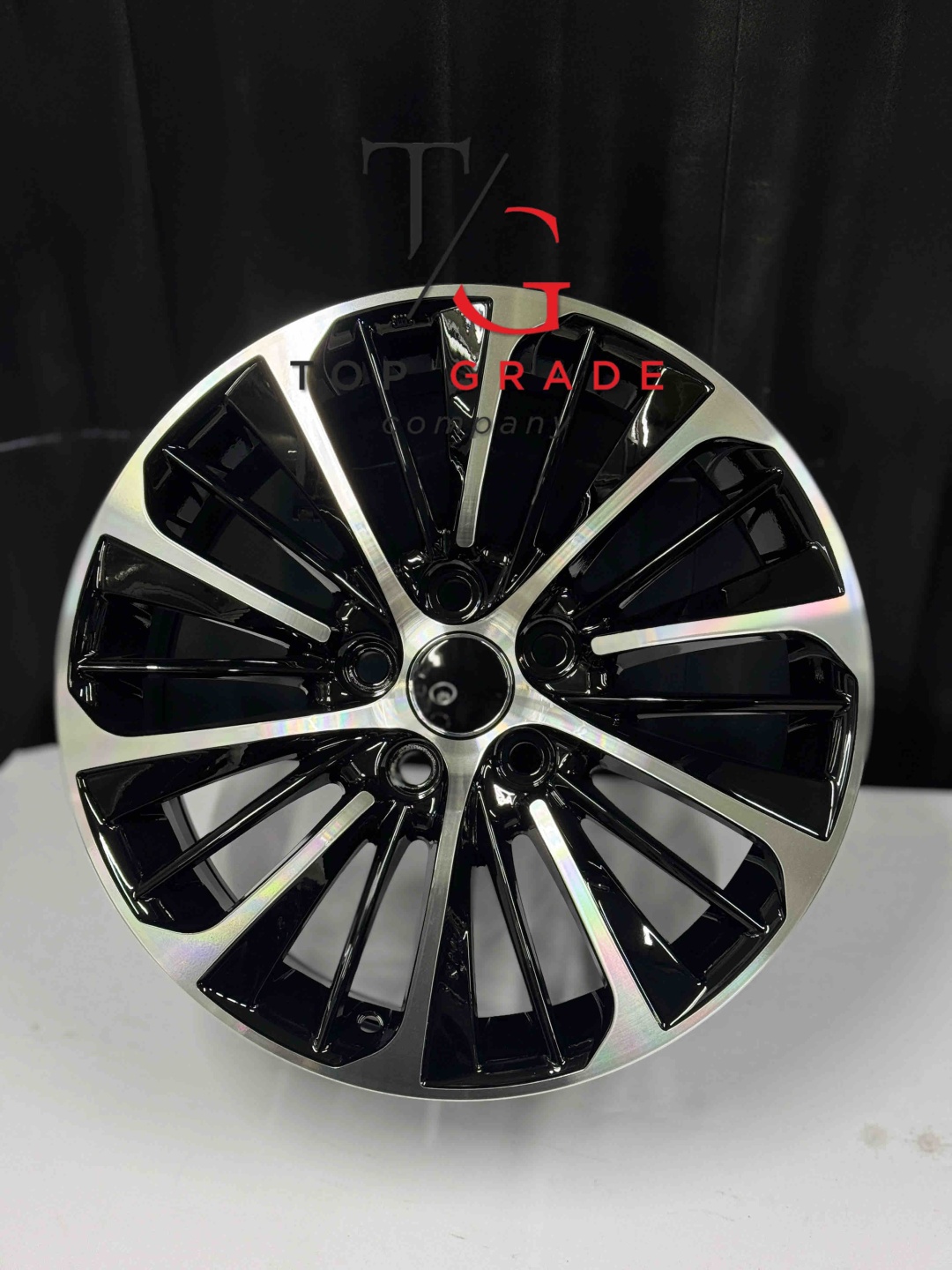 Top Grade Diski0195 7.5x17/5x114.3 D60.1 ET45 4 диска черный, серебристый