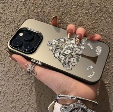 Чехол eLViKo для Apple iPhone 15 золотистый