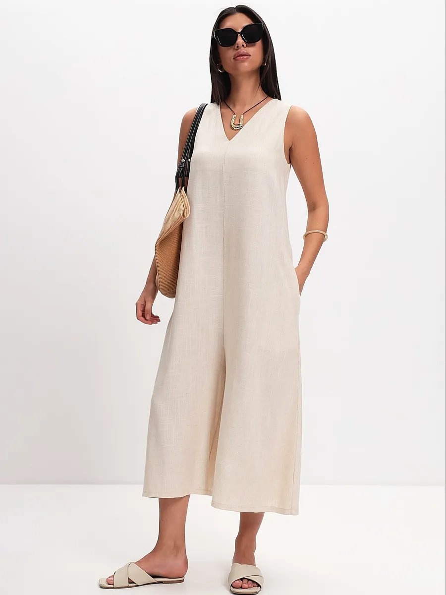 Комбинезон с шортами бежевый