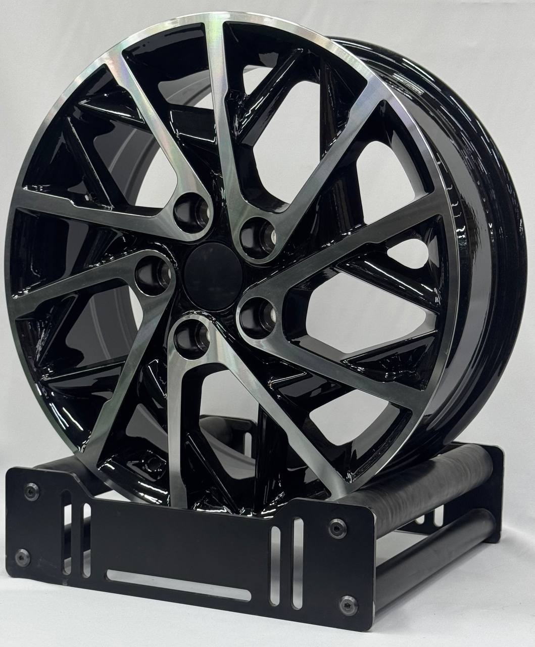 Wheels 486 6.5x16/5x114.3 D67.1 ET48 4 диска черный, серебристый