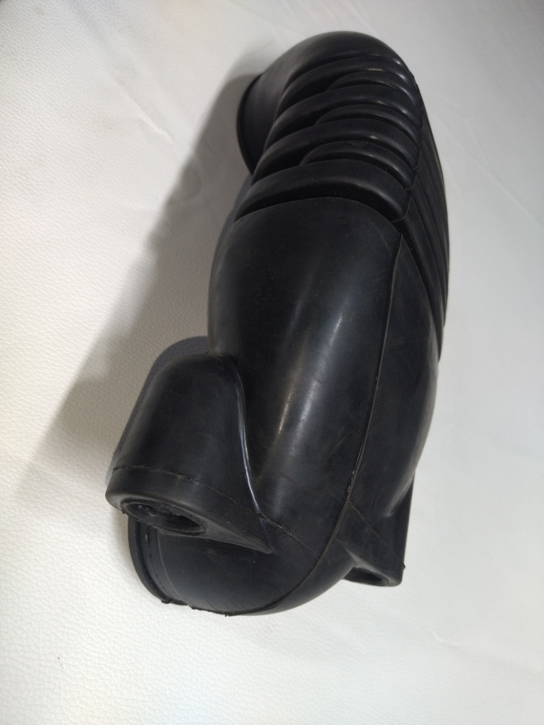 Патрубок воздухозаборника воздушного фильтра 30500024