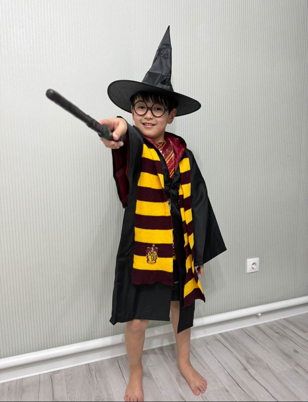 Карнавальный костюм Гарри Поттер Гарри Поттер, школа Гриффиндор, Harry Potter черный, мультиколор