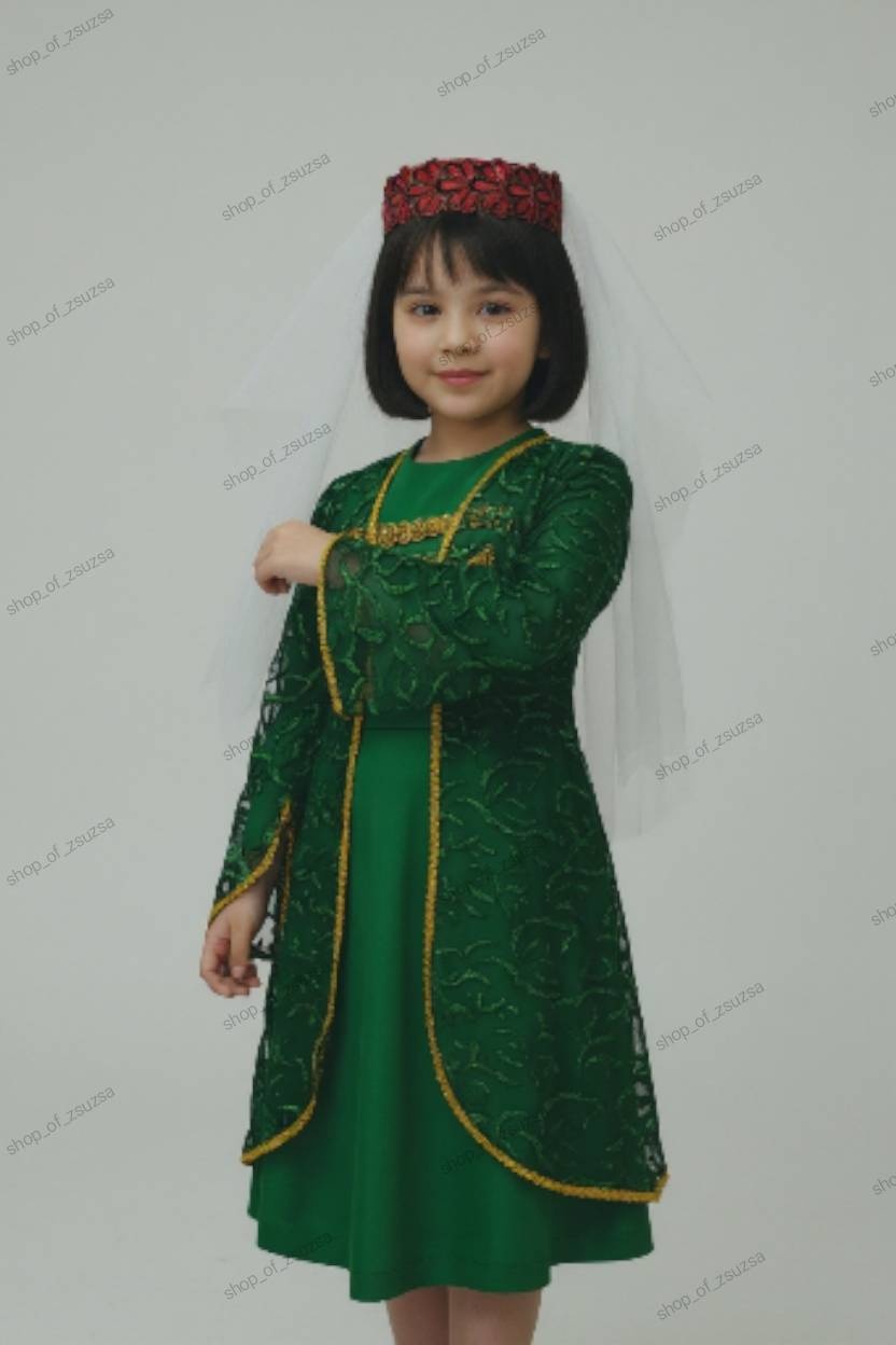 Национальный костюм зеленый