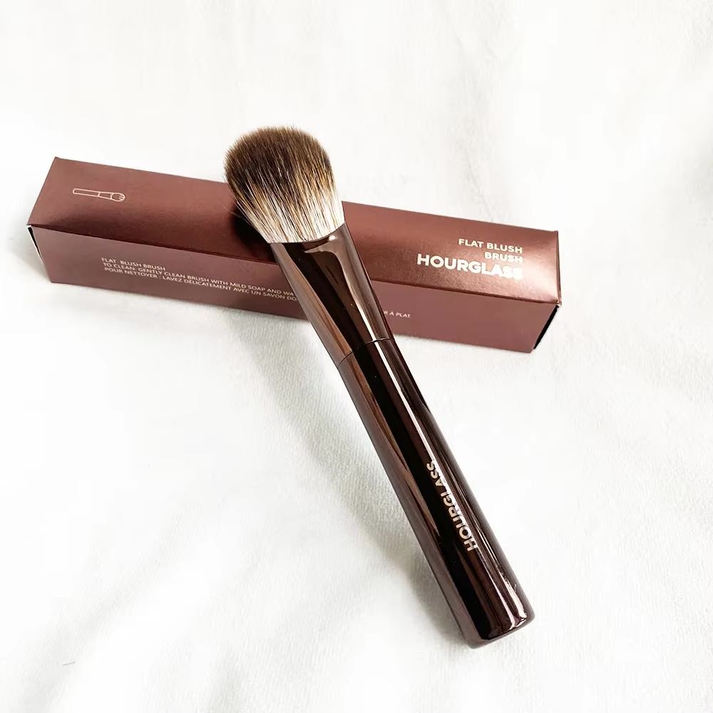 HOURGLASS FLAT BLUSH BRUSH 1