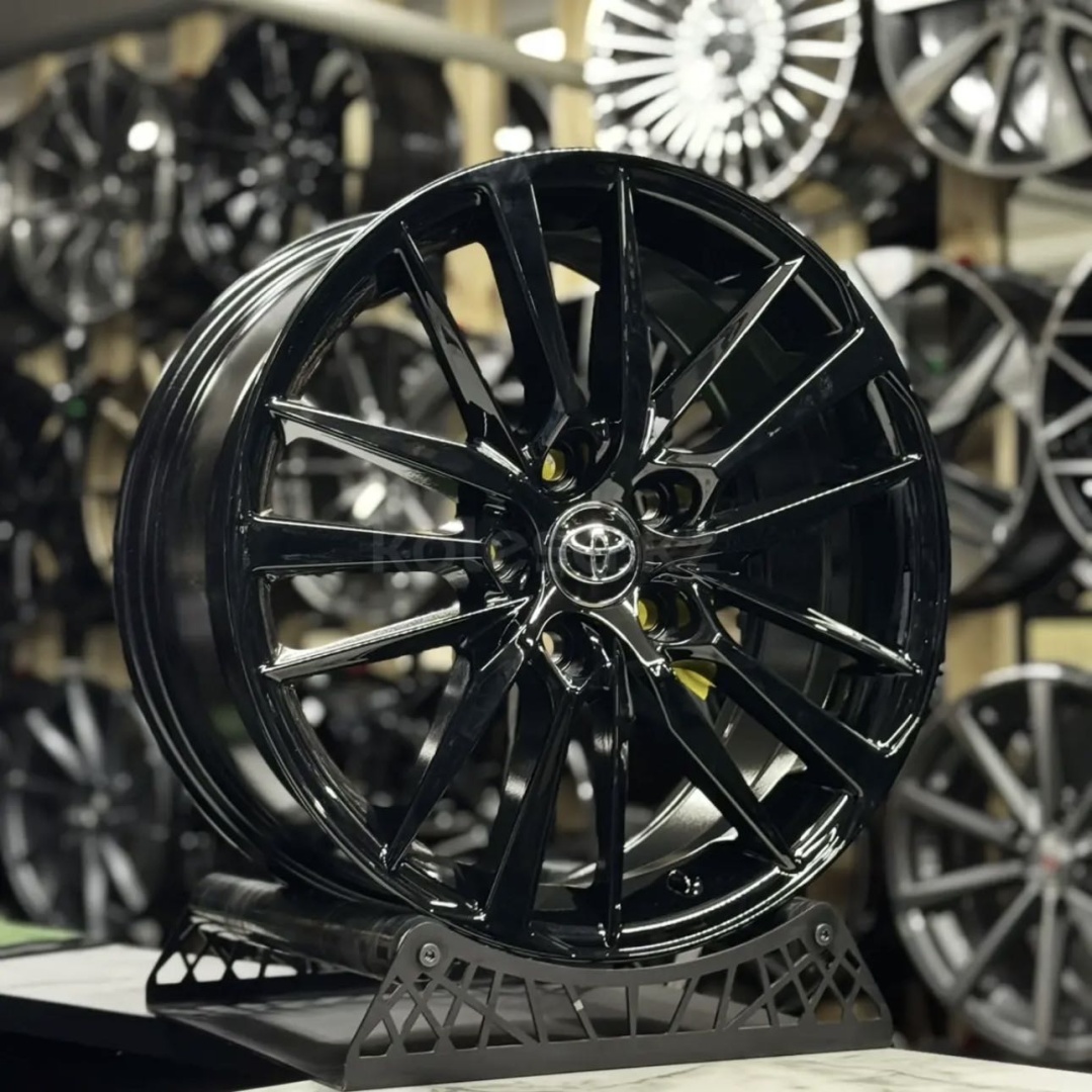 RNO 5382 7.5x17/5x114.3 D60.1 ET45 4 диска черный