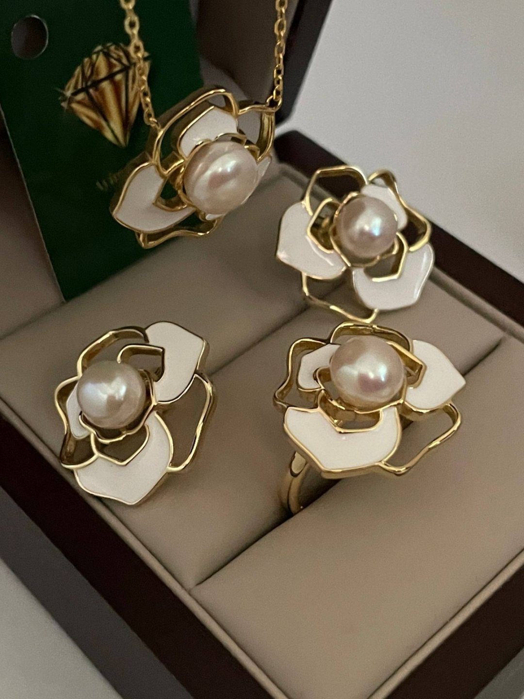 Ayim Brand 245297792 вес 14.99 г серебро, без вставок