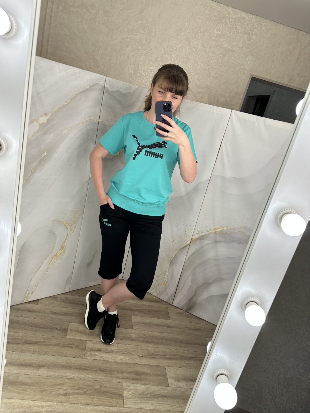 Женский летний спортивный костюм с капри