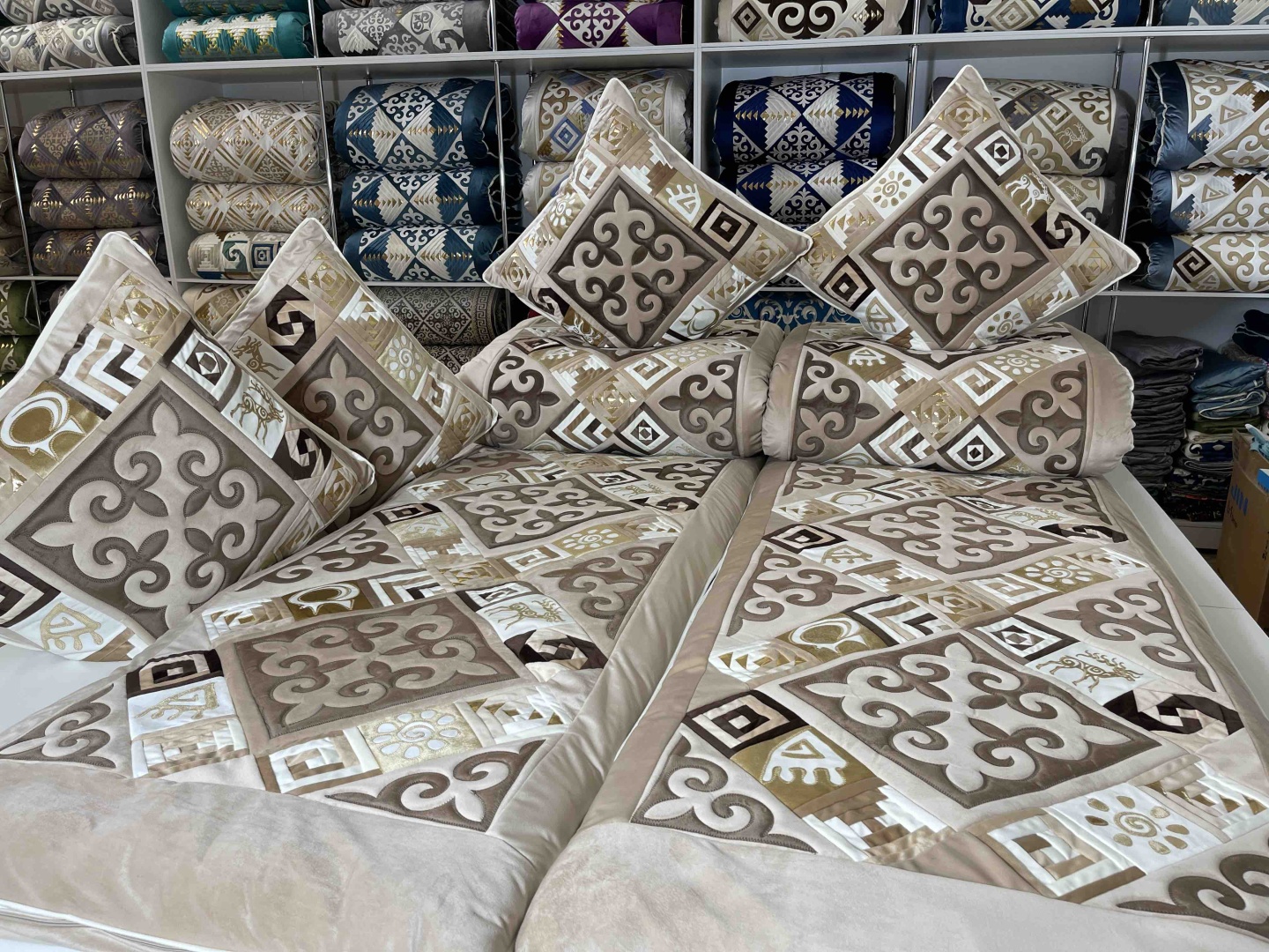 Комплект корпе с подушками 230x80 см, вата, капучино