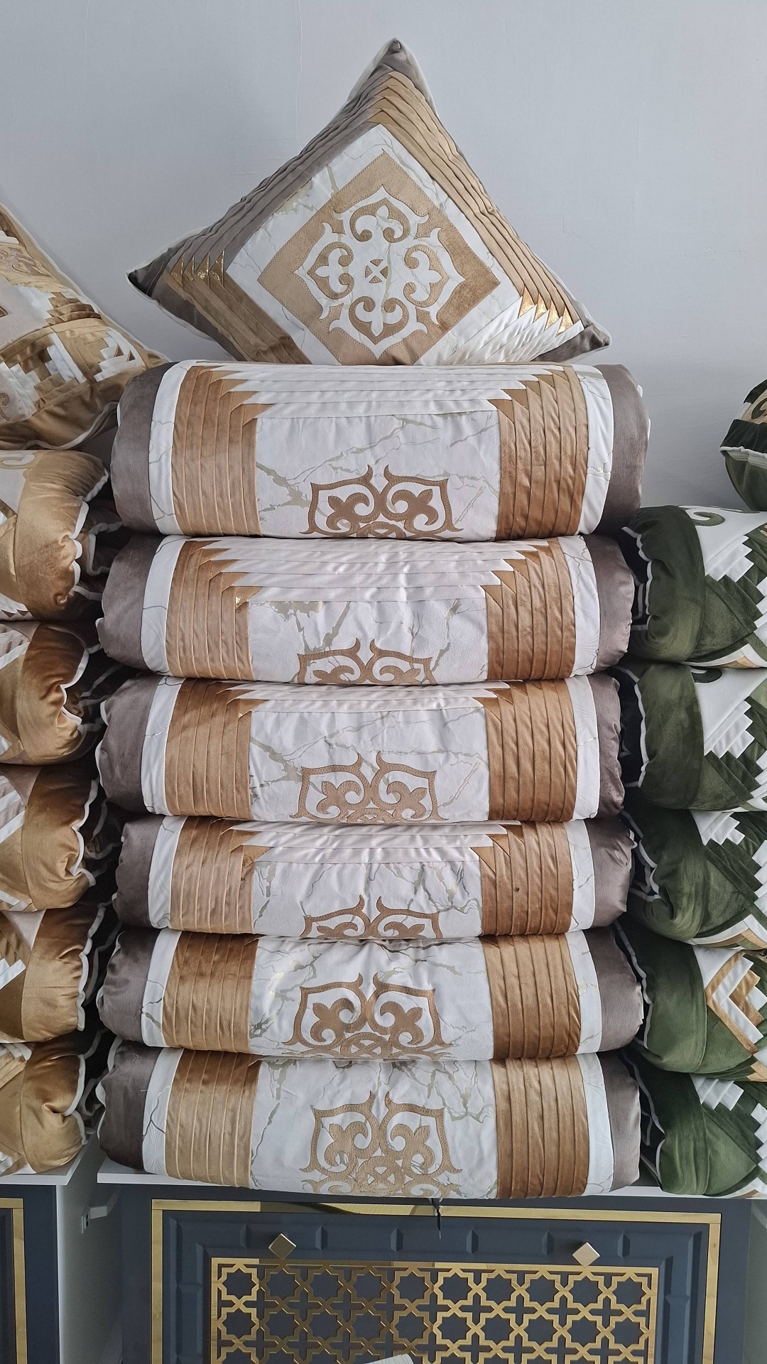 Ак Макта Кыз Жасауы комплект корпе с подушками 230x80 см, вата, синтепон, бежевый, золотистый, коричневый