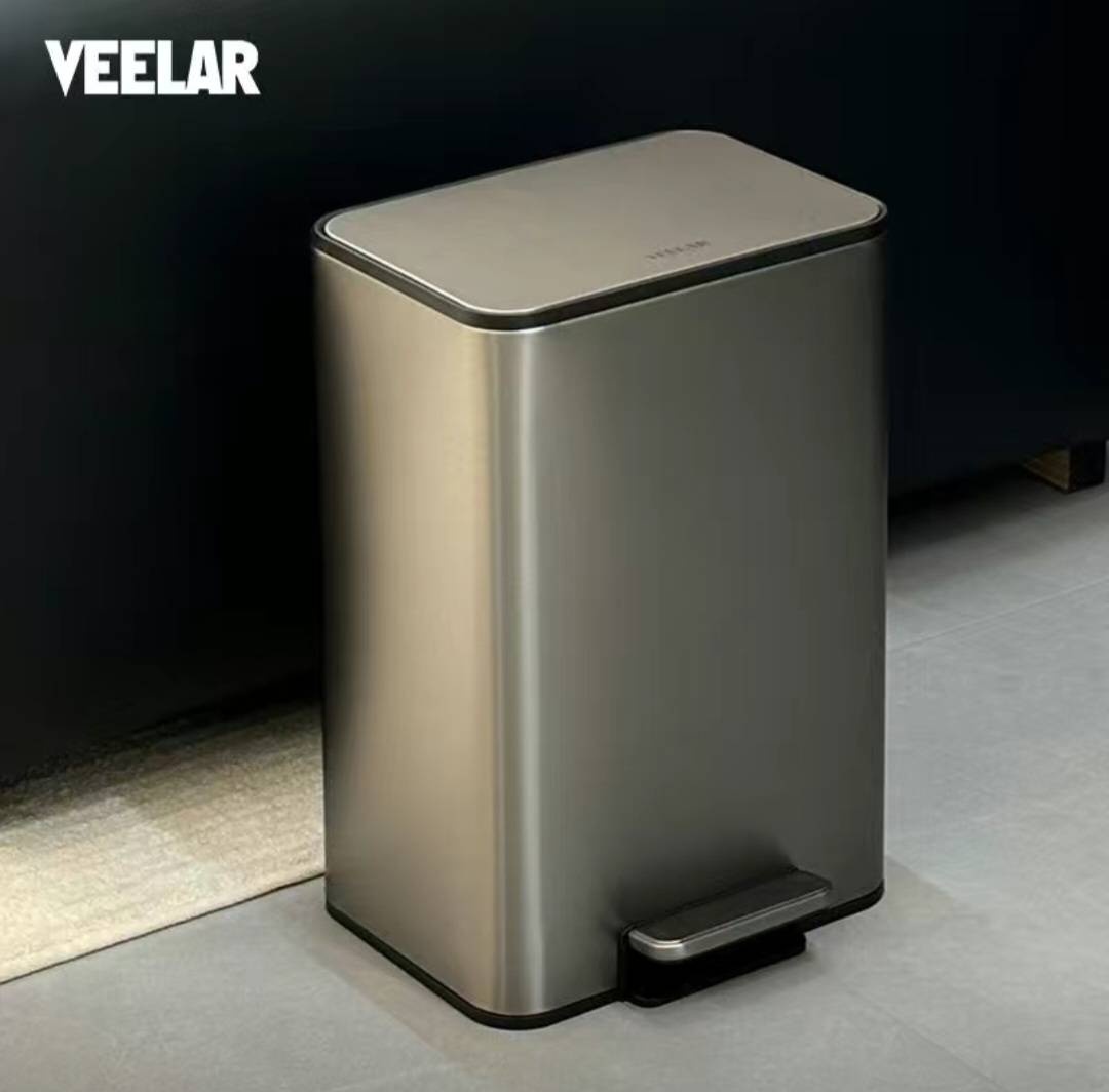 Мусорное ведро VEELAR с крышкой Корпус из матовой нержавеющей стали, удобная педаль, съёмный внутренний контейнер. 30 л