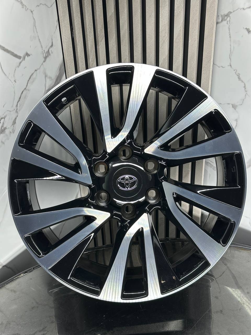 Top Grade H3679 8.5x20/6x139.7 D106.1 ET25 4 диска черный, серебристый