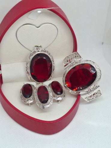 Aiym jewelry 722020161 вес 89.4 г серебро, гранат