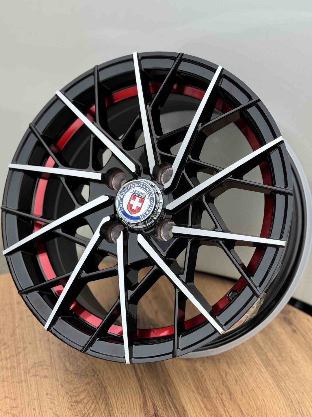Top Grade t/g 11007 6x14/4x100 D67.1 ET30 4 диска черный, серебристый, красный