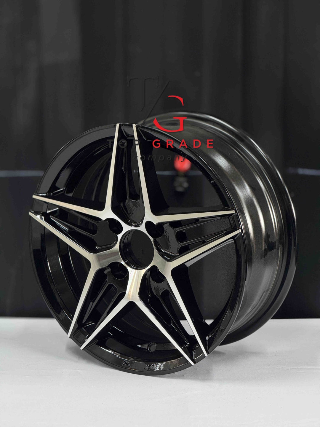Top Grade Top grade 0002 7.5x15/4x100 D67.1 ET35 4 диска черный, серебристый