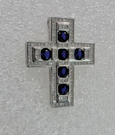 Крестик PRESTIGE JEWELRY 04-805-7081-78 вес 4.26 г серебро, синтетический сапфир