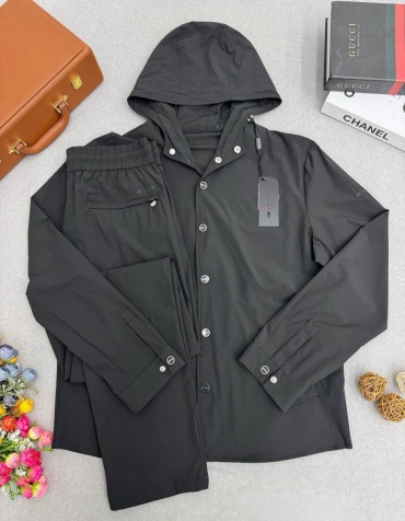 Повседневный костюм Kiton хаки