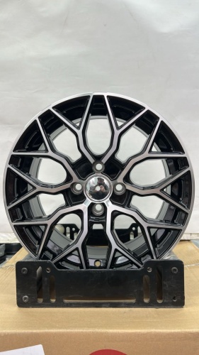 LKN Lkn1834 7x15/4x100 D67.1 ET35 4 диска черный, серебристый