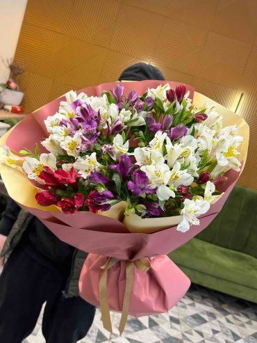 Flowers Center Astana моно-букет с открыткой альстремерия 19 шт 75 см