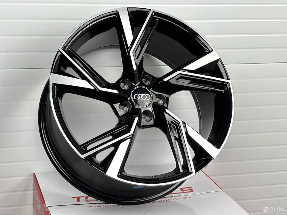 Rainbow AUDI 9x20/5x112 D66.45 ET30 4 диска черный, серебристый