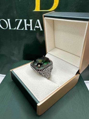 OLZHA BRAND Bax размер 19 вес 21 г серебро, изумруд