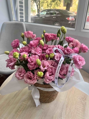 Beauty Flowers композиция в корзине лизиантус 10 шт 40 см