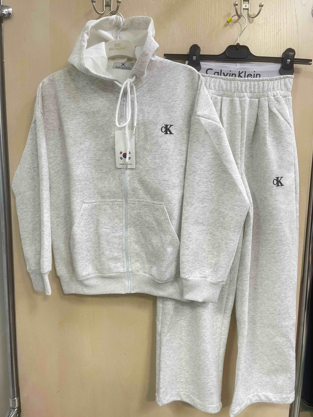 Спортивный костюм серый