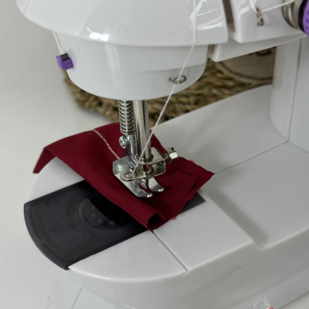 Швейная машина MINI SEWING MACHINE белый