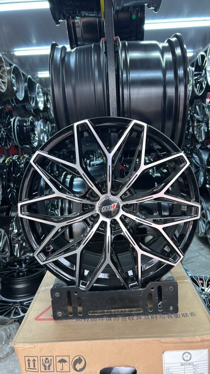 LKN Lkn5688643 8x18/5x108 D67.1 ET35 4 диска черный, серебристый
