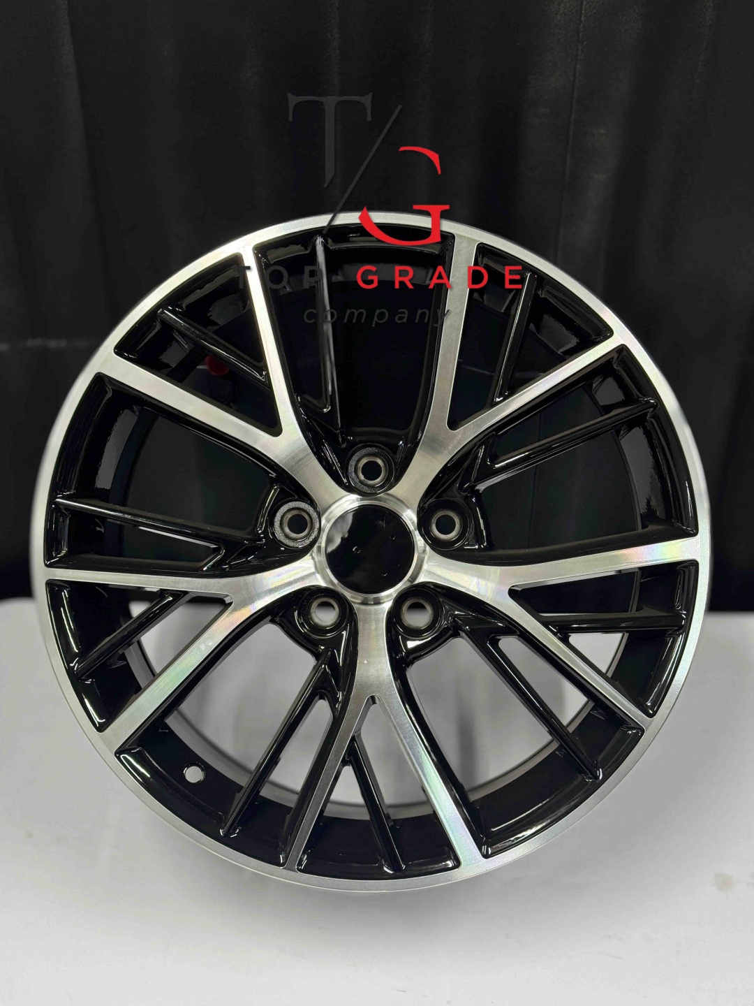 Top Grade Diski0182 7.5x17/5x114.3 D60.1 ET45 4 диска черный, серебристый