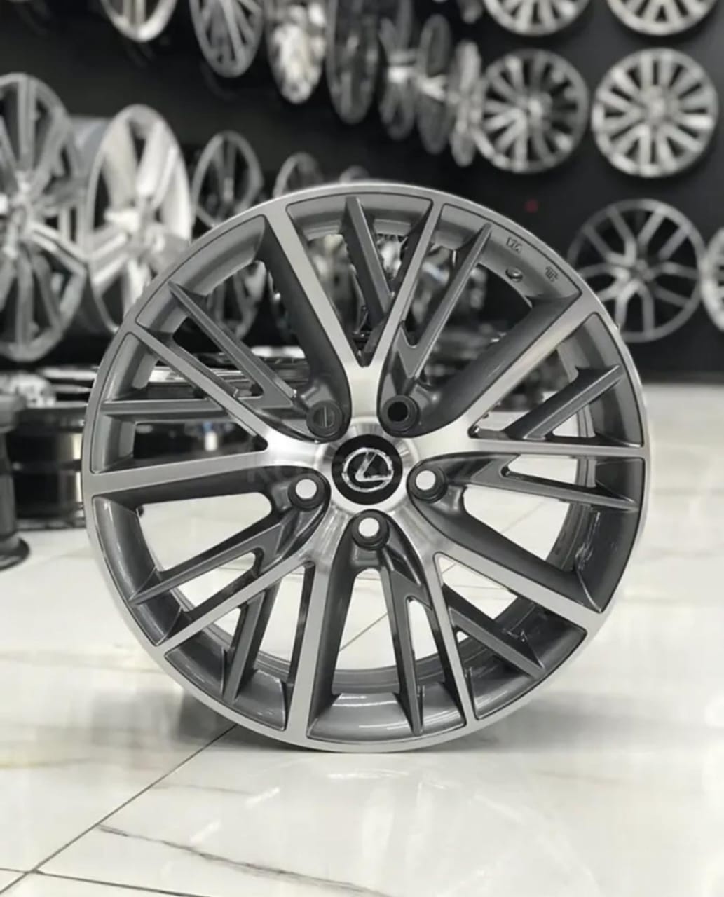 Rainbow LEXUS/TOYOTA 8x18/5x114.3 D60.1 ET40 4 диска серебристый, серый