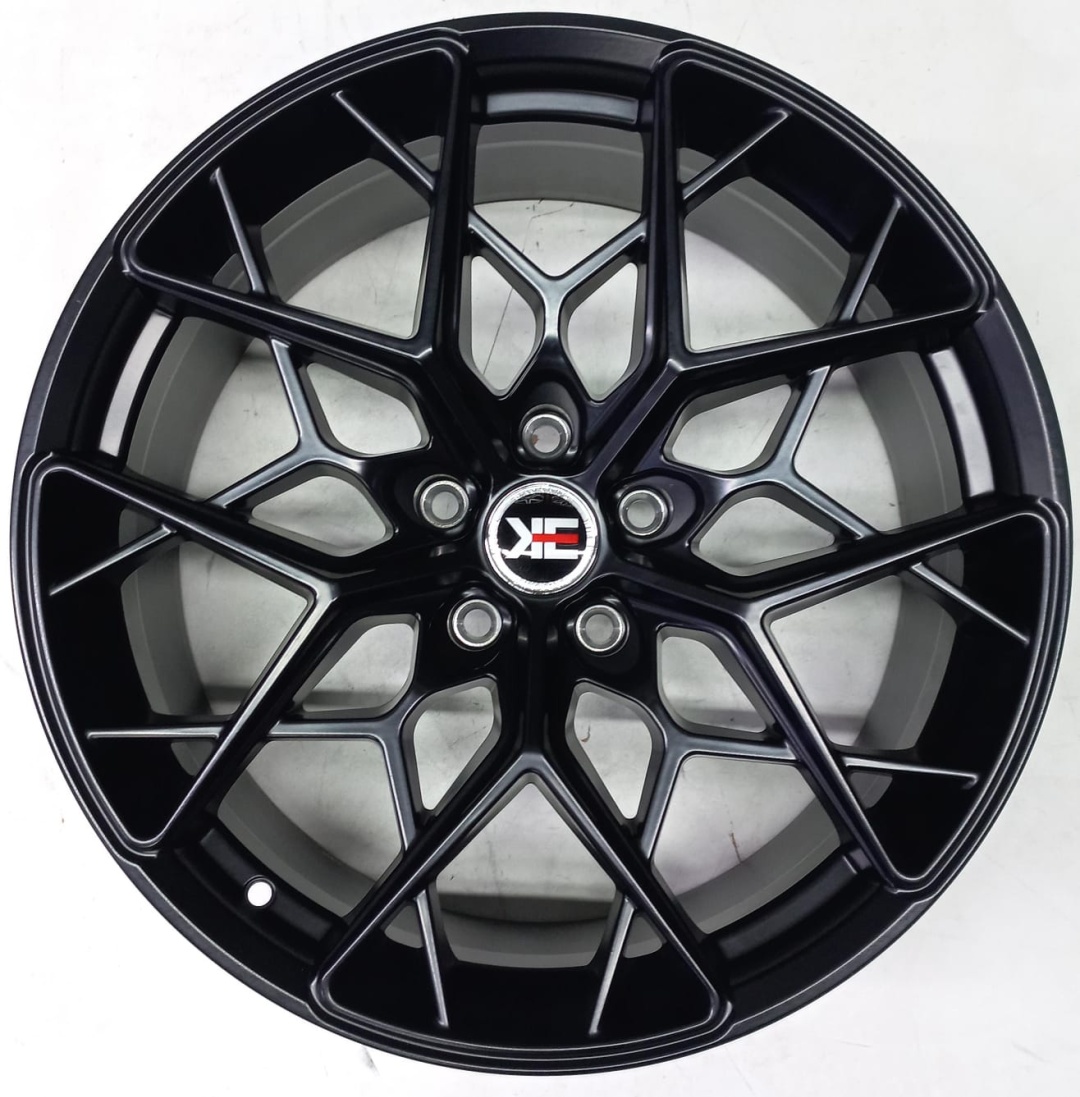 HRE HRE X16 8.5x19/5x114.3 D73.1 ET35 4 диска черный