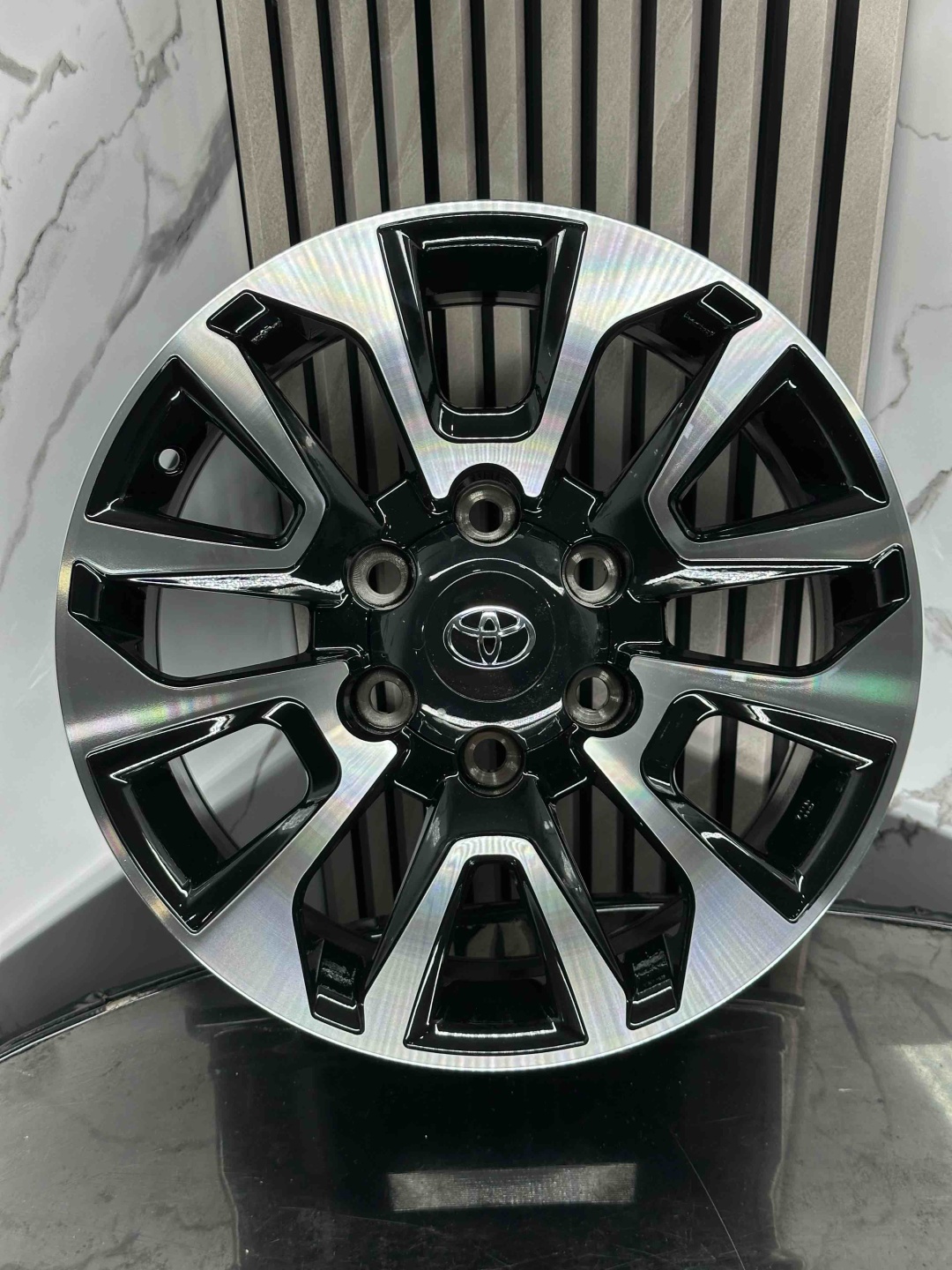 Toyota prado h8474GF 7.5x17/6x139.7 D106.2 ET25 4 диска черный, серебристый
