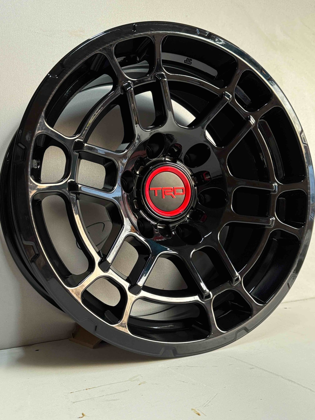 TRD 197-7 8x17/6x139.7 D106.1 ET0 4 диска черный