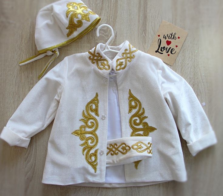 Национальный костюм белый, золотистый