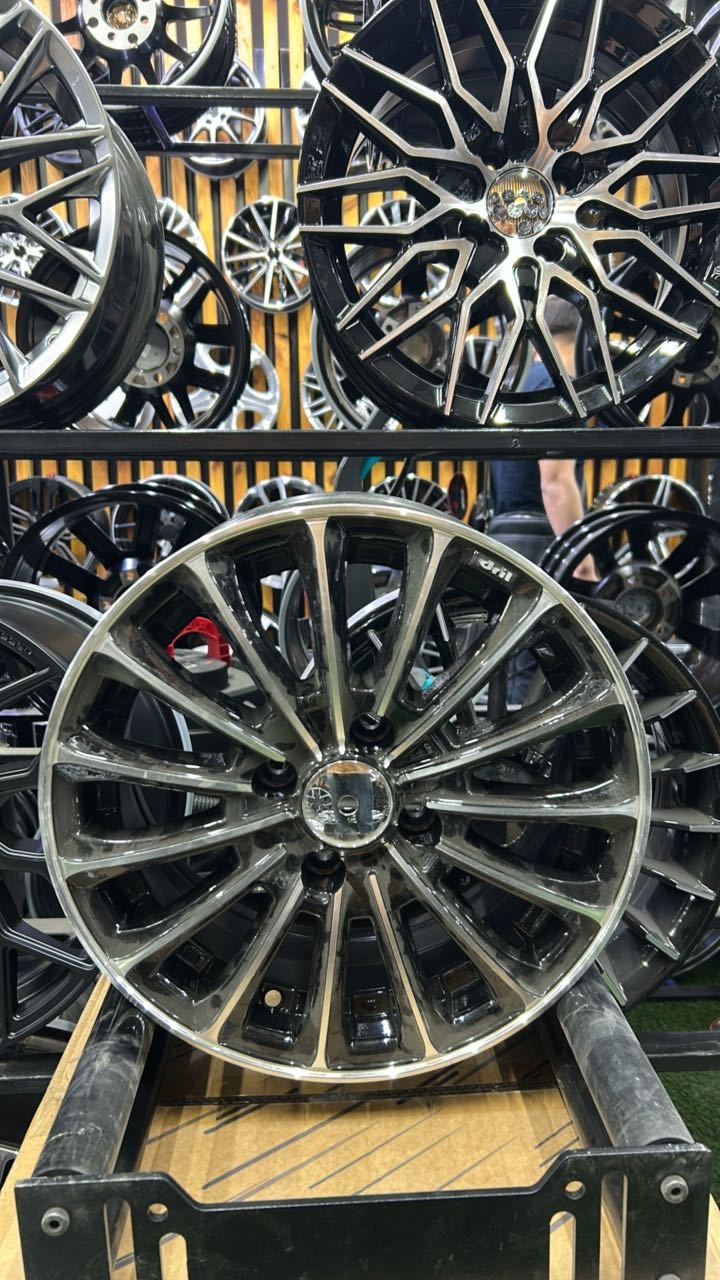 LKN Lkn273468 5.5x14/4x100 D67.1 ET35 4 диска черный, серебристый