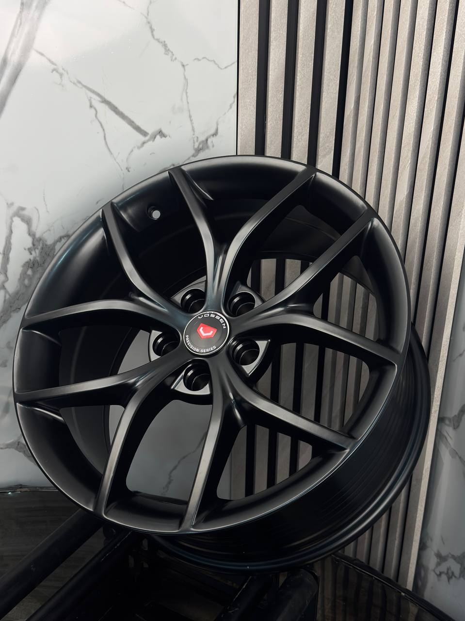Top Grade t/g vossen fbx139 8.5x18/5x114.3 D64.1 ET40 4 диска черный, черный матовый