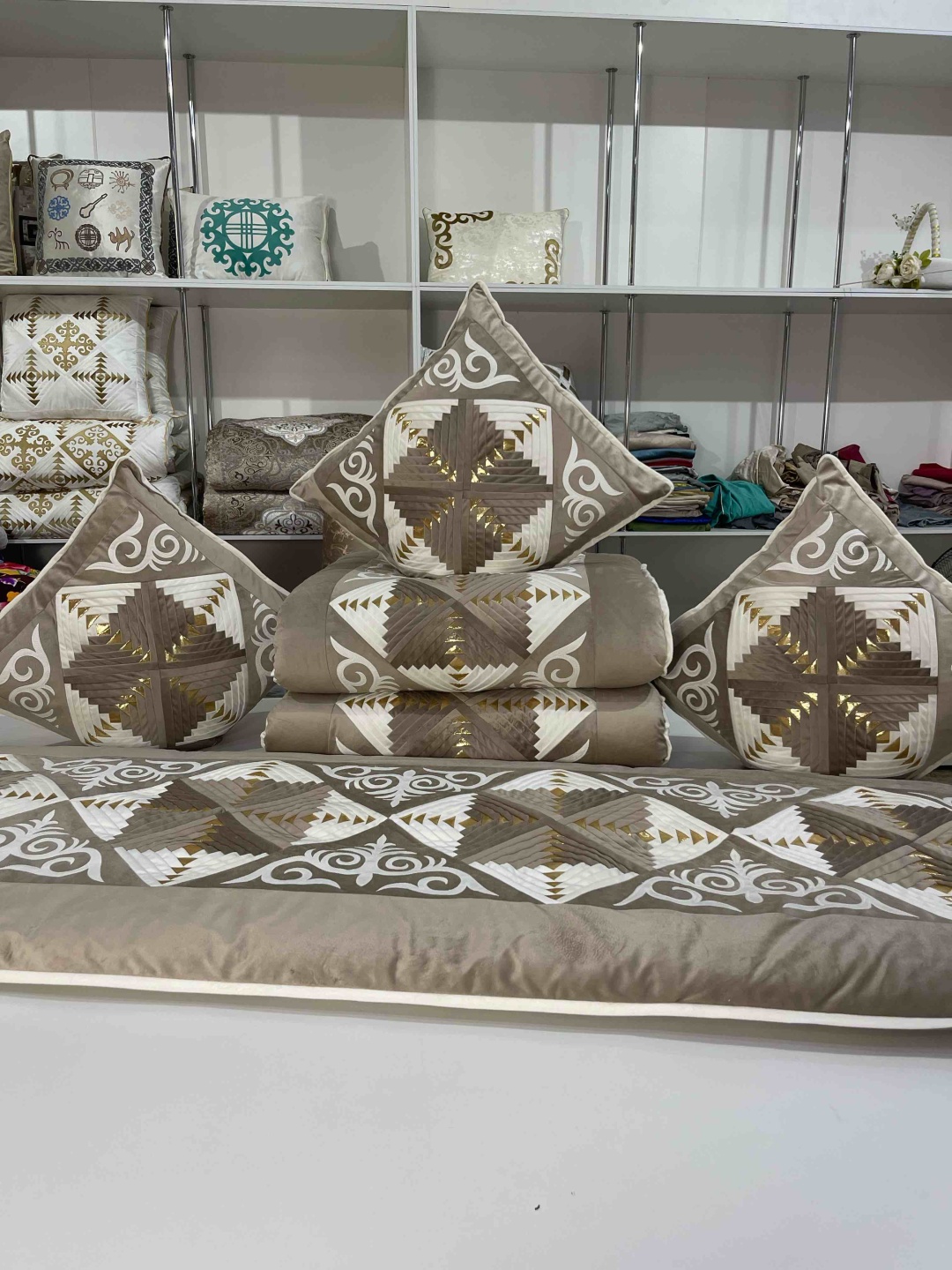 Samruk körpe комплект корпе с подушками 230x80 см, вата, капучино