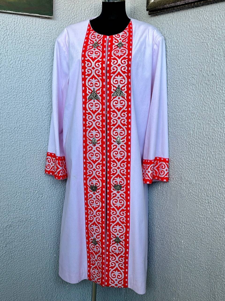 Национальный костюм белый, красный