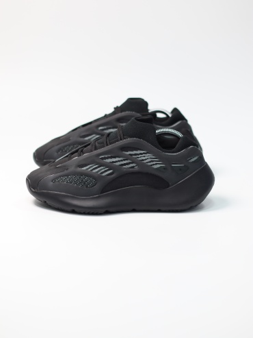 Кроссовки Yeezy-700 черный