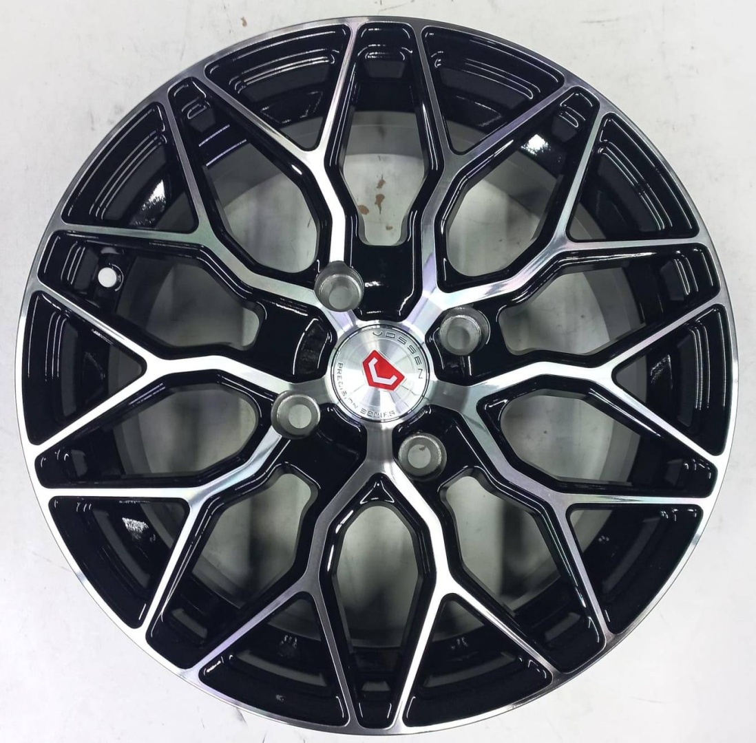 Vossen Vossen 6159 7x15/4x114.3 D67.1 ET35 4 диска черный, серебристый