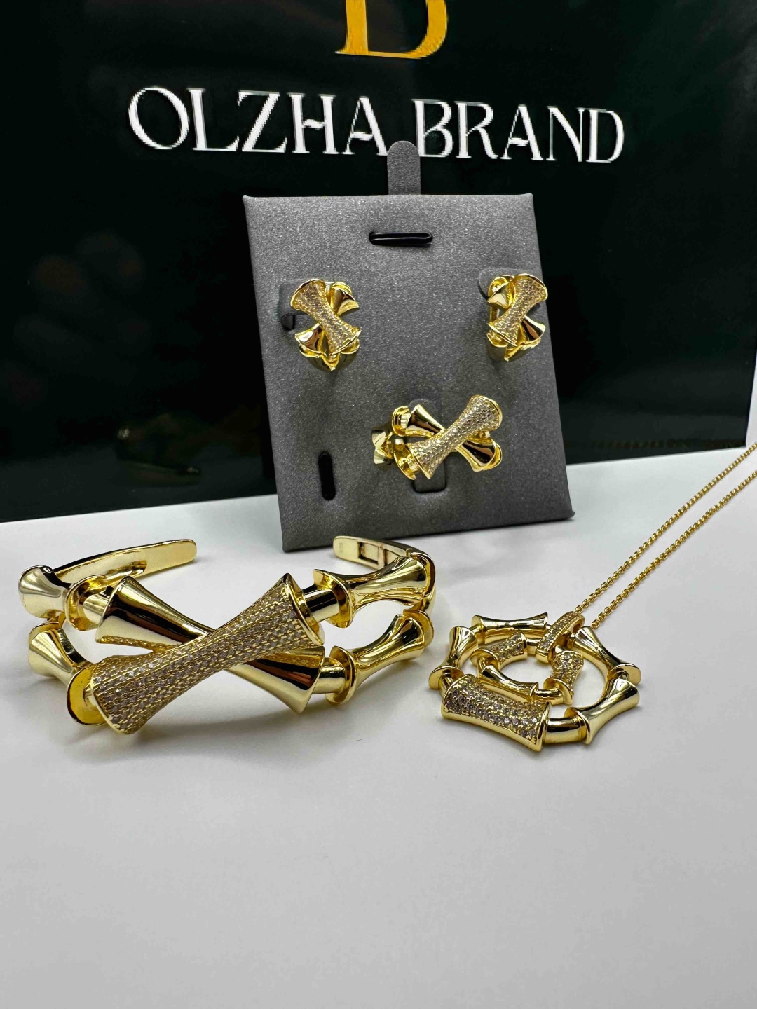 OLZHA BRAND 831557589 вес 54 г серебро, фианит