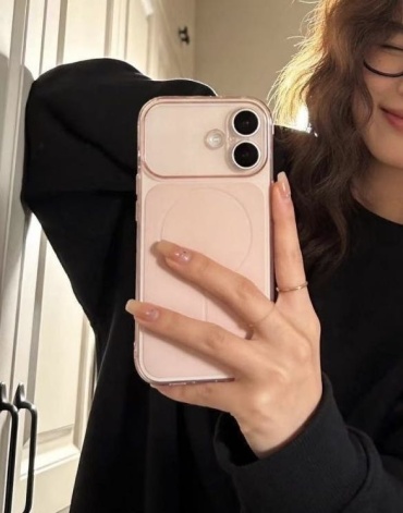 Чехол LUXBEL для Apple iPhone 17 Pro розово-прозрачный