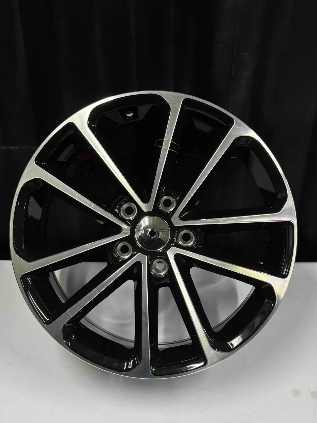 Top Grade T/g 467098 8x17/5x114.3 D67.1 ET35 4 диска черный, серебристый
