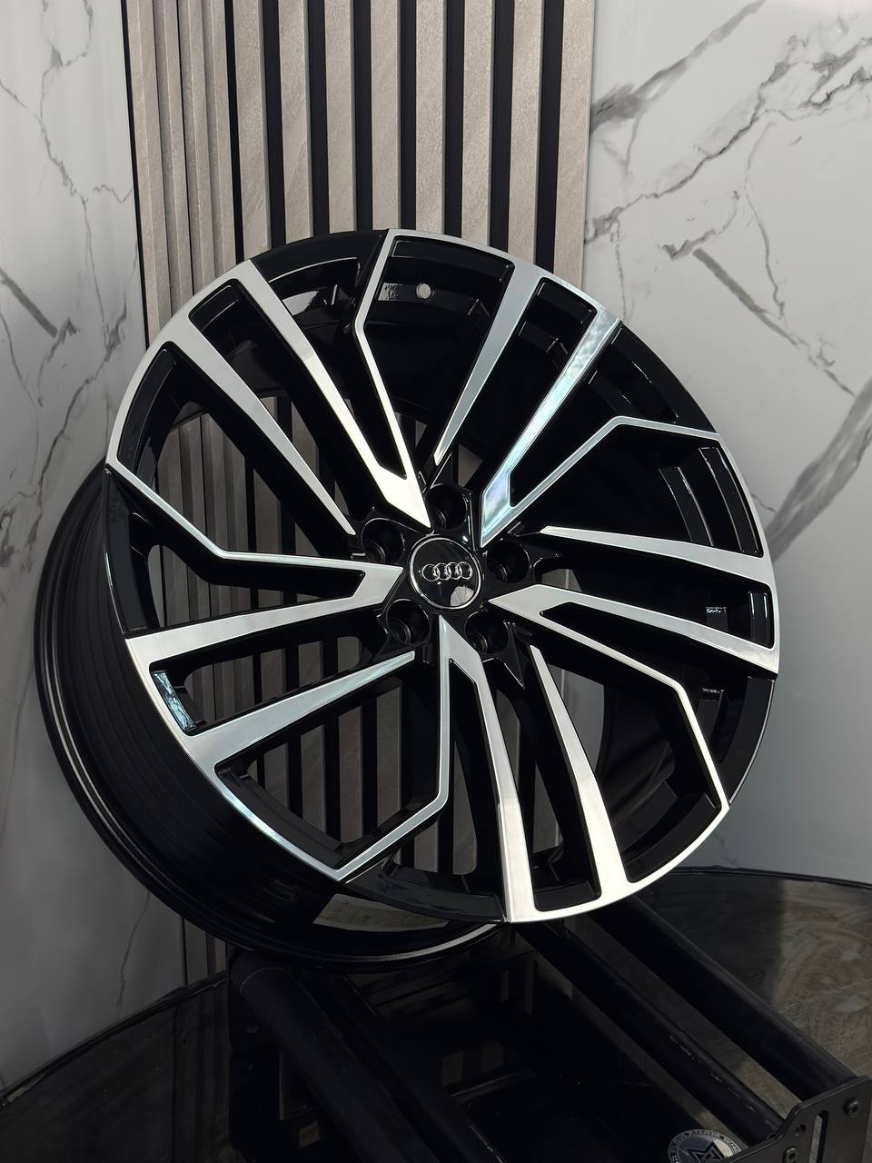 Audi FBX158-20 9x20/5x112 D66.5 ET35 4 диска серебристый, черный