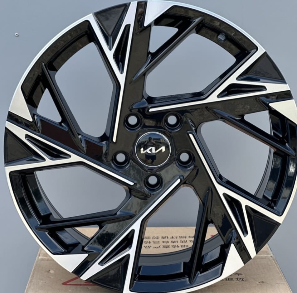 Fonyee BKY1216 7.5x18/5x114.3 D67.1 ET49 4 диска черный