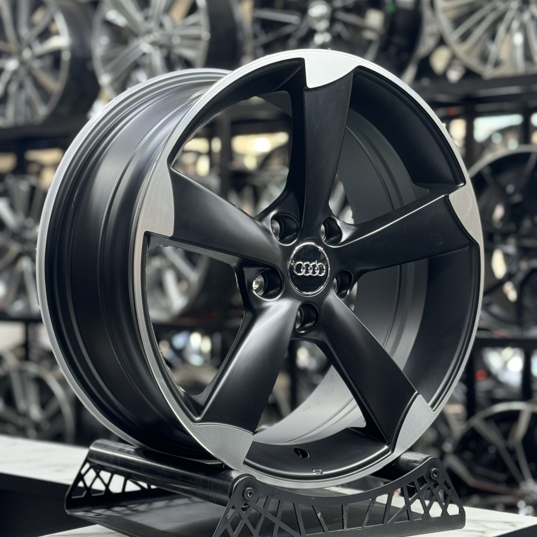 Wheels 3006 8x18/5x112 D66.45 ET38 4 диска серебристый, черный матовый