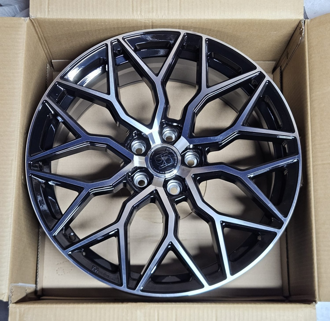 Fonyee FF507 8.5x19/5x114.3 D73.1 ET35 4 диска черный, серебристый