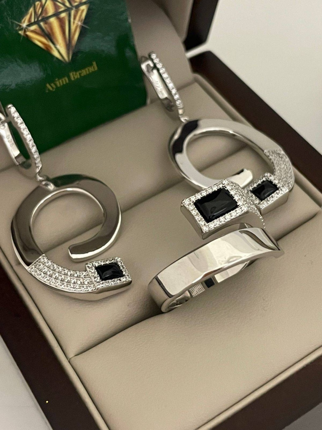 Ayim Brand JJA вес 16.19 г серебро, агат, фианит